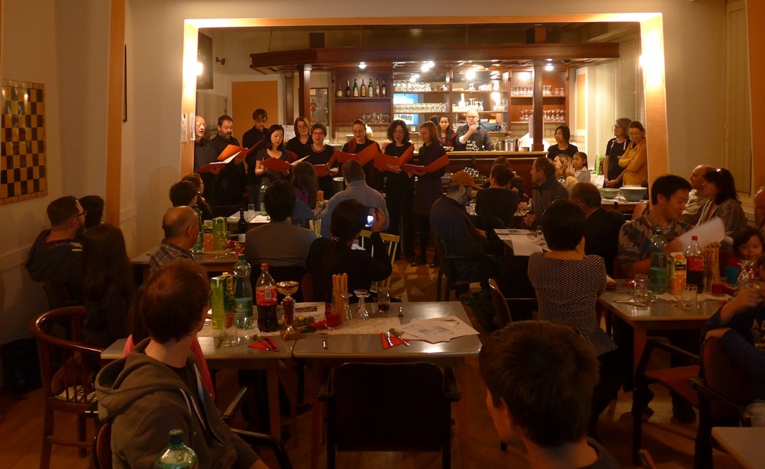 Der Chorus Delicti sorgte für die weihnachtliche Stimmung.